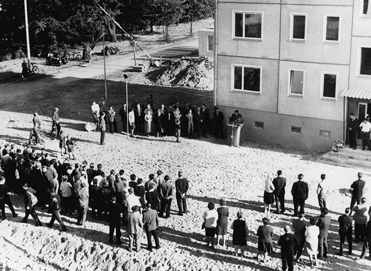 Übergabe von 1.500 Wohneinheiten an die AWG im Jahr 1964